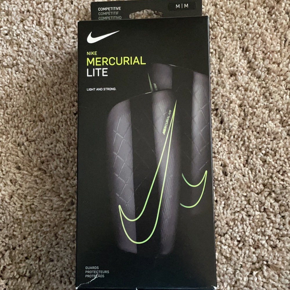 Nike soccer shinguards M